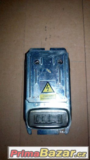2 x regulátor napětí, 2 x relé, 1 x elektronický spínač. – fotografie 5