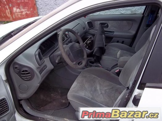 Renault Laguna 1.9 DTI rok 1999 – fotografie 3
