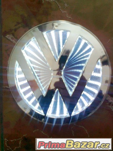Svíticí znak Volkswagen – fotografie 1