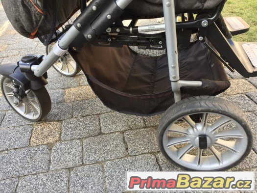 Kočárek pro dvojčata nebo sourozence – fotografie 3