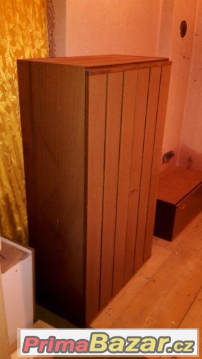 Šatní skříň se zásuvkovým podstavcem – fotografie 3