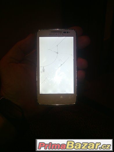 Alcatel 5020D na dily po zapnuti sviti jen bile displej – fotografie 1