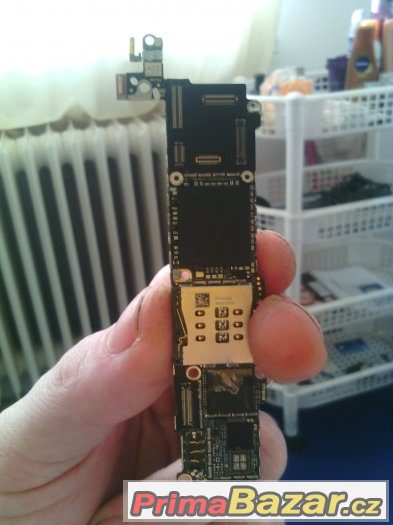 koupím zakladní desku na iphone 5 a 5s – fotografie 1