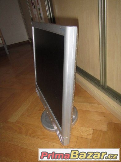 Prestigio P179 - LCD monitor 17" top stav – fotografie 2