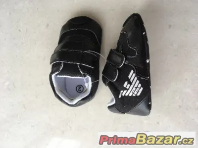 Nové capáčky Armani.