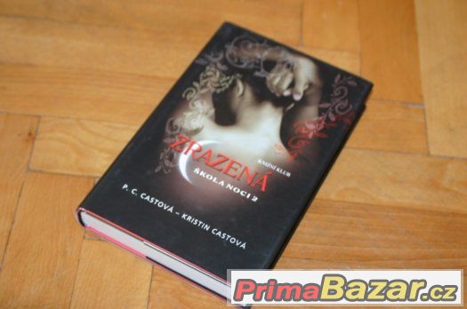Zrazená - P. C. Castová, Kristin Castová – fotografie 1