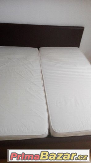 Manželská postel – fotografie 1