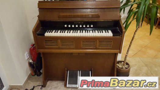 Harmonium Petrof – fotografie 1