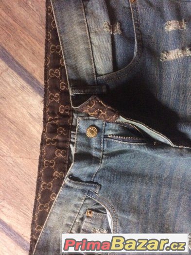 Nové potrhané jeans – fotografie 4