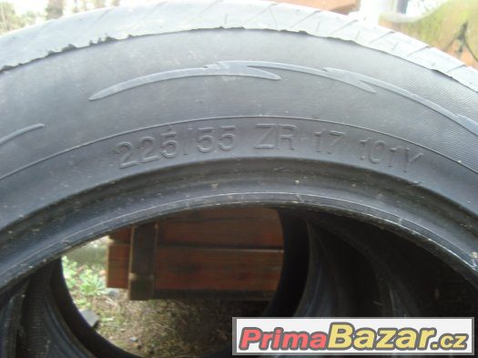 225 55 ZR 17 vredestein – fotografie 1