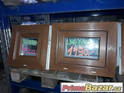 prodam plastove sklepni oknp 90x40 zlaty dub/bila – fotografie 4