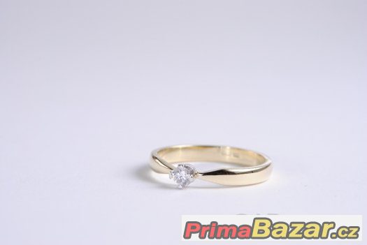 ZLATÝ PRSTEN S DIAMANTEM – fotografie 1