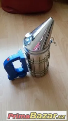 nerezový dýmák na uklidnění včel s el. ventilátorem