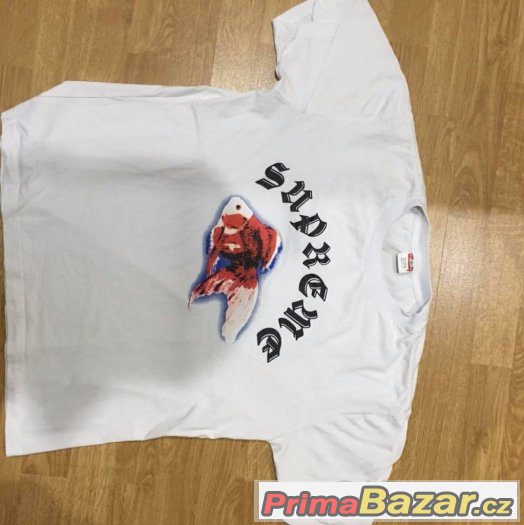 Supreme X Sasquatch Gold Fish Tee – fotografie 1