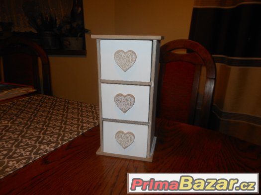 Šperkovnice se srdíčky-3 šuplíčky,nová,krásná – fotografie 1
