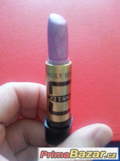 Jemně růžová rtěnka a lesk na rty se třpytkami – fotografie 2