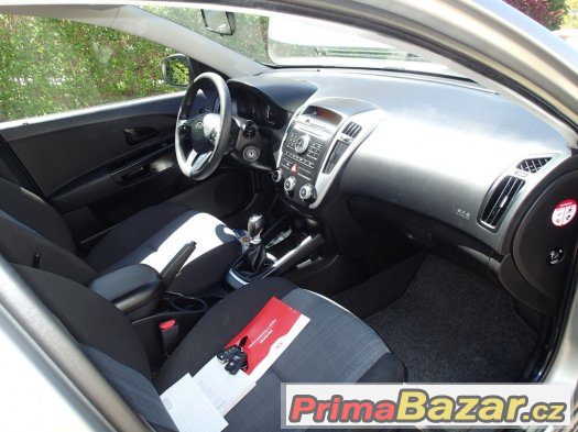 Kia Ceed combi 1.6CRDi 85kW Cool Plus Koup.ČR,90.000km – fotografie 4