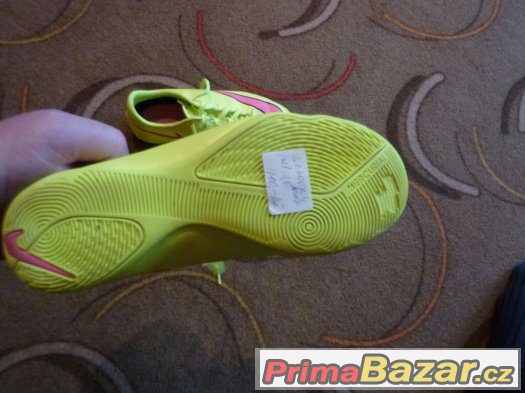 Sálové boty NIKE vel. 3,5 – fotografie 2