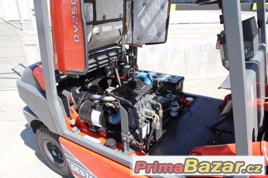 Vysokozdvižný vozík DESTA DV 25 C2 (diesel Perkins) – fotografie 3