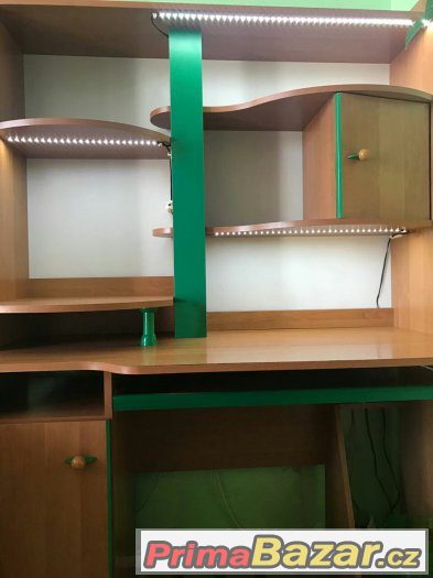 PC stůl s LED osvětlením – fotografie 1