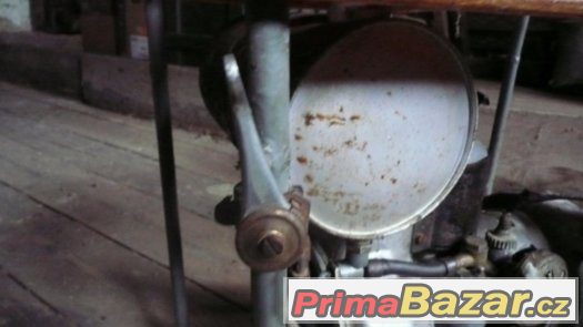 Spalovací motor s čerpadlem – fotografie 4