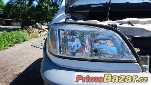 přední světla Opel zafira – fotografie 1