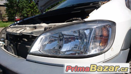přední světla Opel zafira – fotografie 2