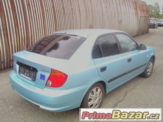 TOP STAV Hyundai Accent 1.3 BENZÍN KLIMA R.V. 10/2005 – fotografie 3