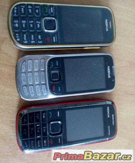 staré mobilní telefony – fotografie 1