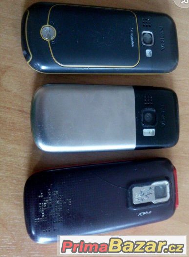 staré mobilní telefony – fotografie 2