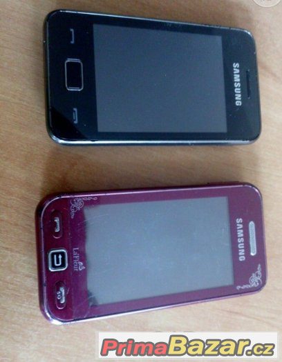 staré mobilní telefony – fotografie 3