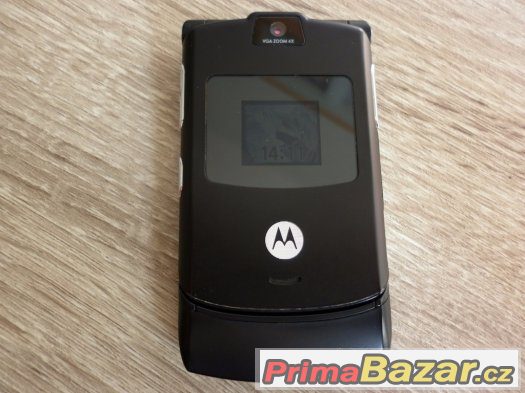 Motorola Razr V3, černý, top stav – fotografie 1