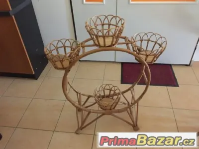 Stojany na kytky či jiné