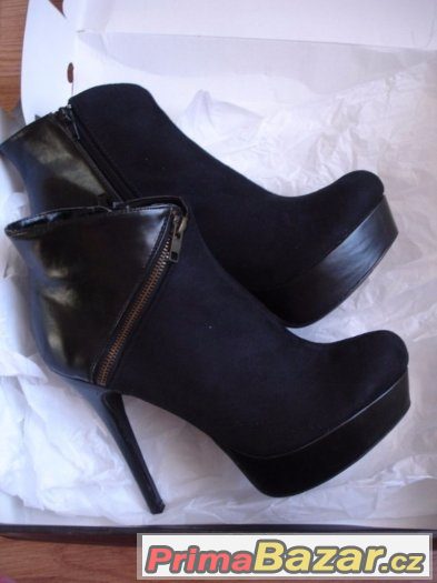 Extravagantní vysoké boty zn. Justfab vel. 42 – fotografie 1