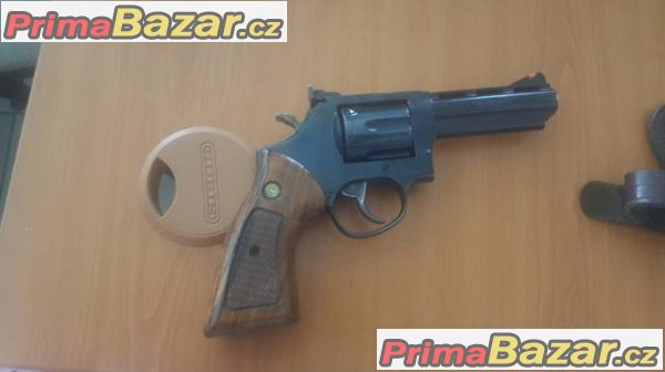 Revolver Taurus, malorážky F. Llipietta a Norinco – fotografie 2