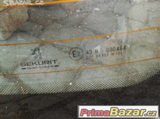 Peugeot 406, zadní okno – fotografie 2
