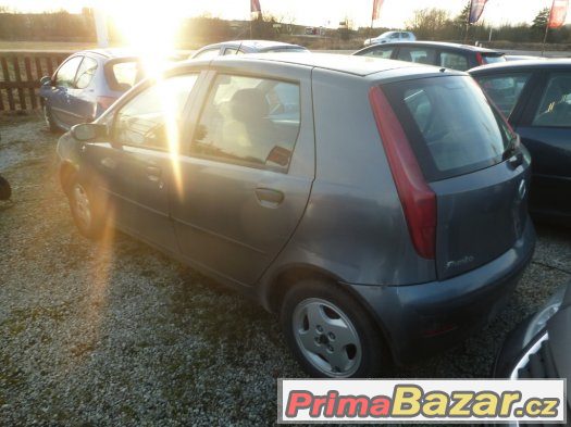 FIAT PUNTO 1,9 JTD 63 KW..KLIMA..2004.5 DVEŘÍ. – fotografie 4