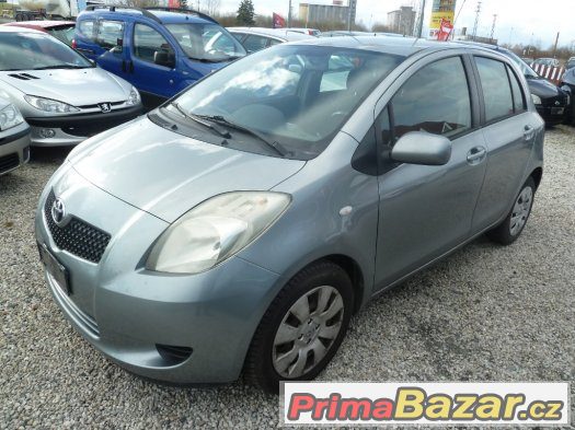 TOYOTA YARIS 1,0 VVT-i 51 KW R.V.2006..5 DVEŘÍ..KLIMA – fotografie 1