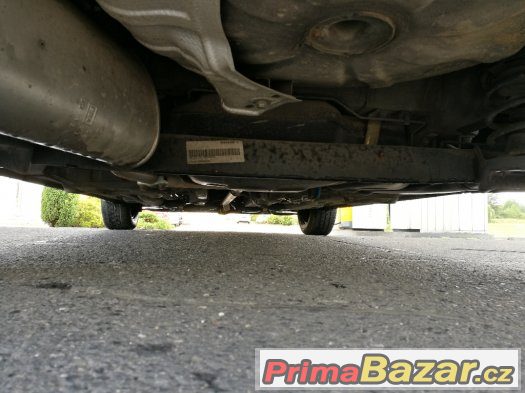 FIAT PUNTO 1,2i 44 KW.5 DVEŘÍ,KLIMA.EURO 3.JEN 105684 KM – fotografie 4