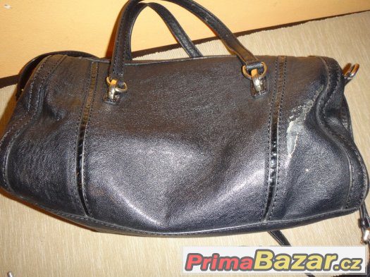 Černá crossbody/kabelka Guess – fotografie 3