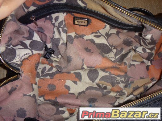 Černá crossbody/kabelka Guess – fotografie 4