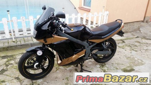 Suzuki GS 500 E - kapoty se světlem – fotografie 1