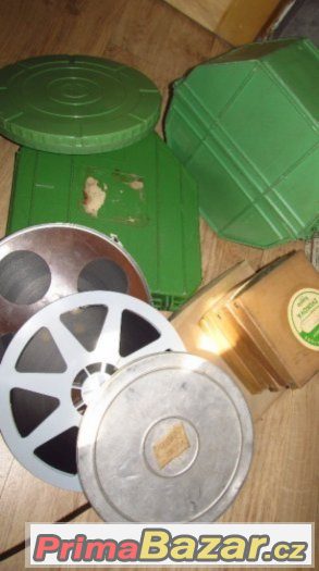 SBĚRATEL KOUPÍ STARÉ PROMÍTACÍ STROJE A FILMY NA KOTOUČÍCH – fotografie 4