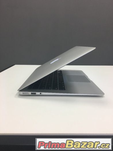 MacBook Air 13" middle 2013 – fotografie 3