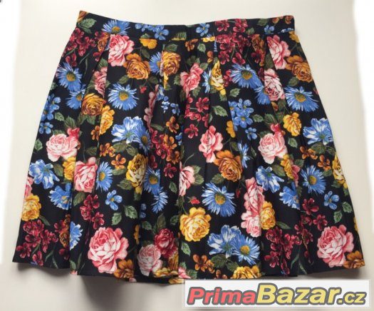 Černá mini sukně s barevnými květy Forever 21 – fotografie 1
