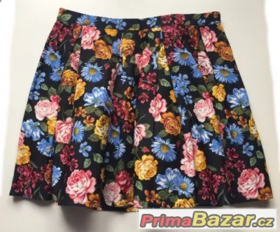 Černá mini sukně s barevnými květy Forever 21