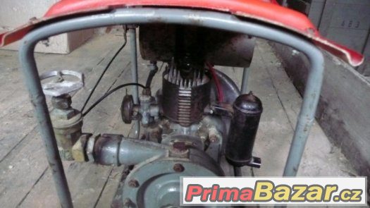 Spalovací motor s čerpadlem – fotografie 2