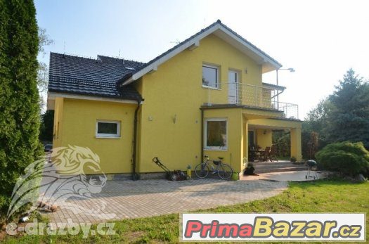Rodinný dům 5+1 s garáží, zahradou  a přilehlým pozemkem, Pr – fotografie 2