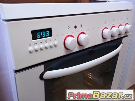 Sporák sklokeramický BOSCH šíře 60 cm horkovzduch – fotografie 3