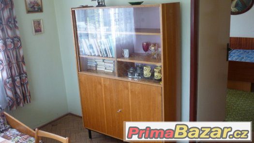 KNIHOVNA PROSKLENÁ, PĚKNÁ SUPER CENA 299,- – fotografie 1